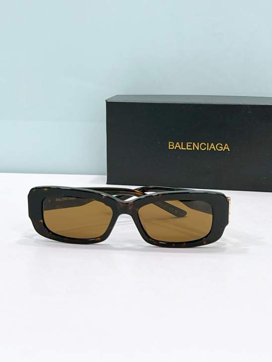 Picture of Balenciaga Sunglasses _SKUfw79164465fw